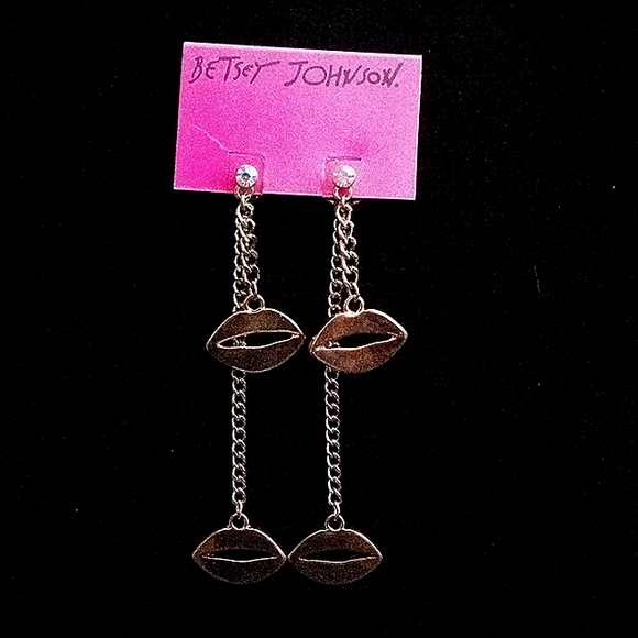 New Vintage! BETSEY JOHNSON First Date Collection Dangling Lips Earrings. - Picture 1 of 8